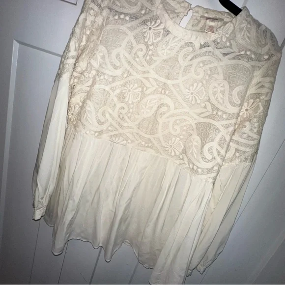 Sundance Cream Ruffled Blouse with Beautiful Lace Detsil - Picture 3 of 6